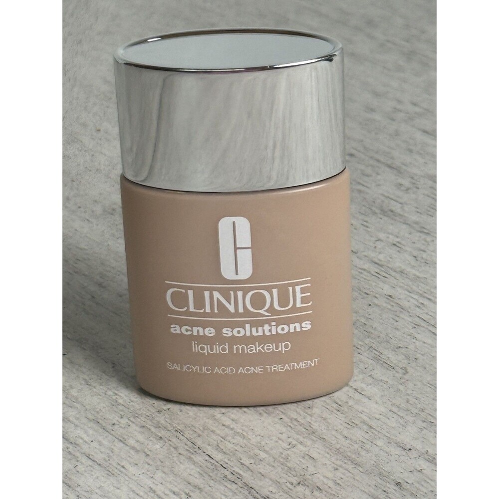 Clinique Acne Solutions Liquid Makeup 1 Fl. Oz. 01 fresh Alabaster (VF-N) CN 10